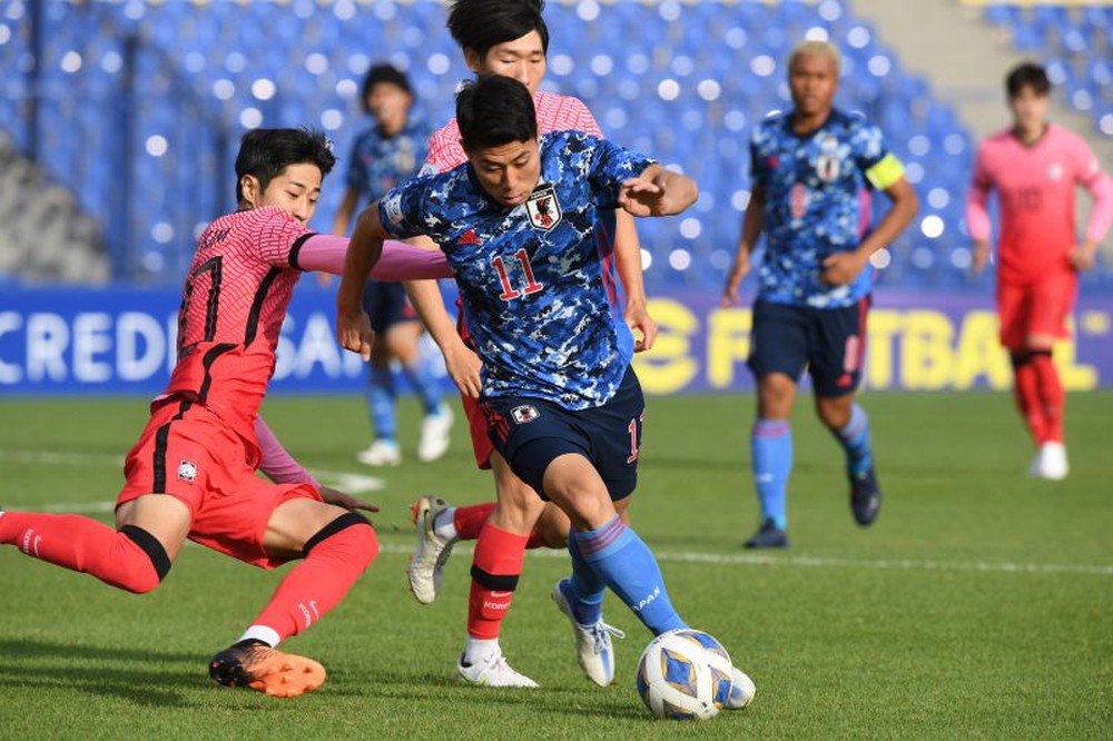 TRỰC TIẾP Bóng đá U23 Hàn Quốc 0-0 U23 Nhật Bản: Thế trận ăn miếng trả miếng quyết liệt - Ảnh 1.