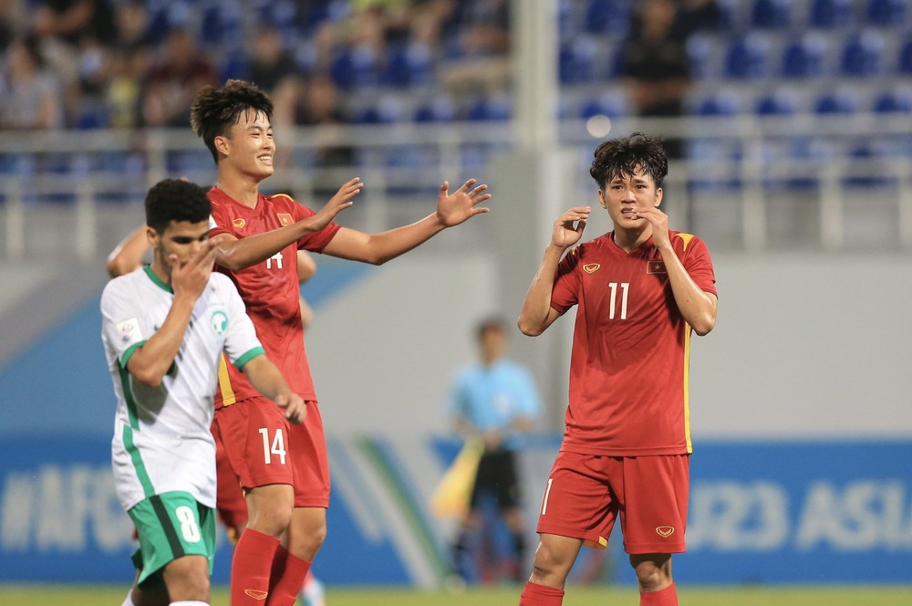 TRỰC TIẾP U23 Việt Nam 0-0 U23 Ả Rập Xê Út: Minh Bình sút bóng trúng xà ngang đối phương - Ảnh 2.