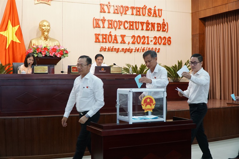 HĐND Đà Nẵng bãi nhiệm Phó Chủ tịch vi phạm nghiêm trọng trong sinh hoạt cá nhân - Ảnh 1.
