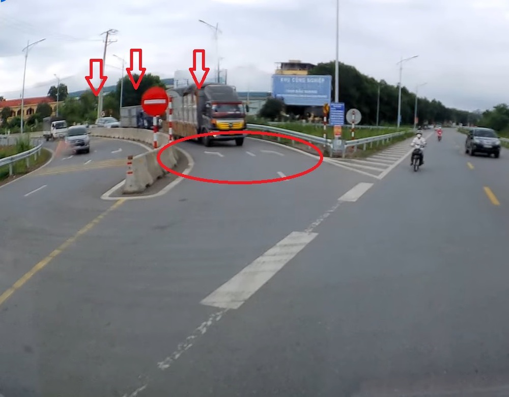Hàng loạt ô tô xe máy chạy ngược chiều ở Bắc Giang khiến dân mạng phẫn nộ - Ảnh 2.