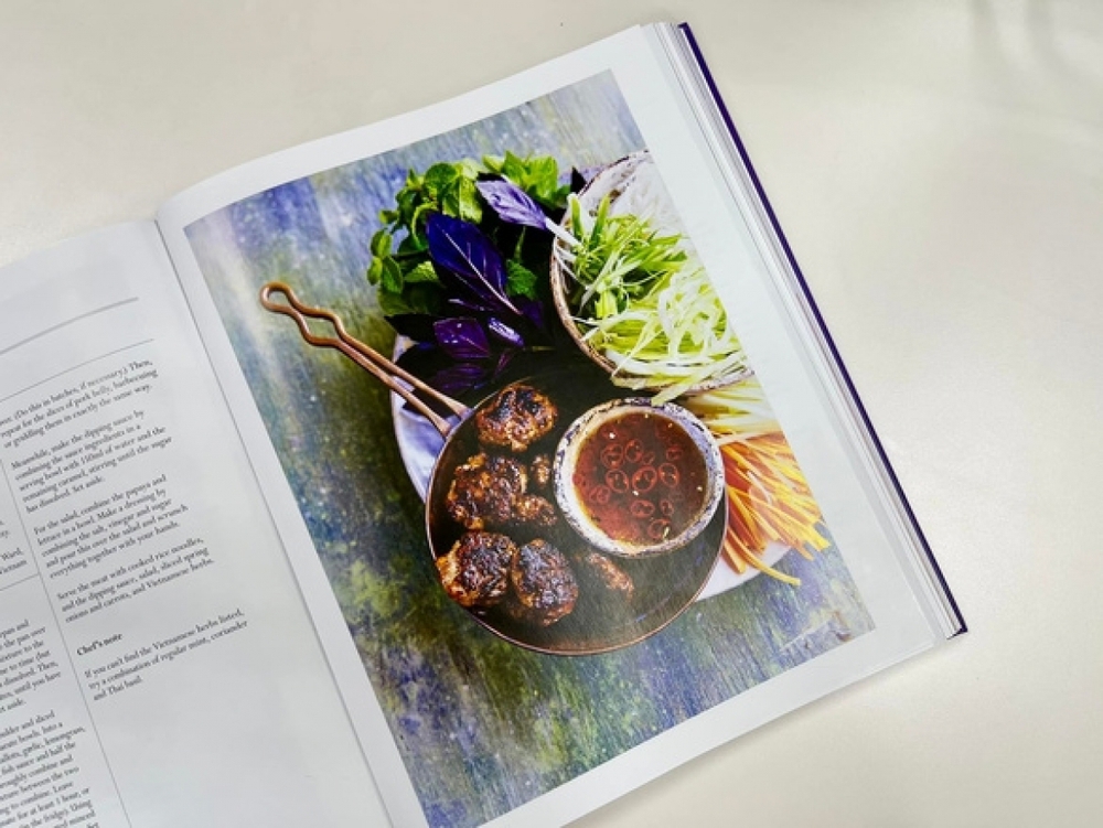 Bún chả Việt Nam được đưa vào cuốn sách nấu ăn của Nữ hoàng Anh - Ảnh 1.