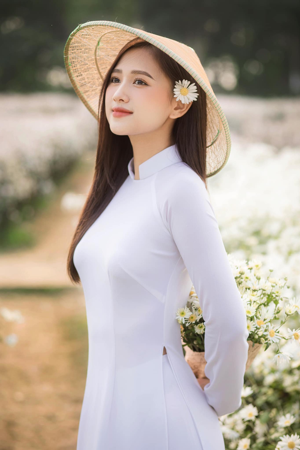 Vẻ đẹp ngọt ngào tựa nữ sinh của Hoa khôi Thu Hương - nữ chính MV Sai cách yêu. - Ảnh 5.