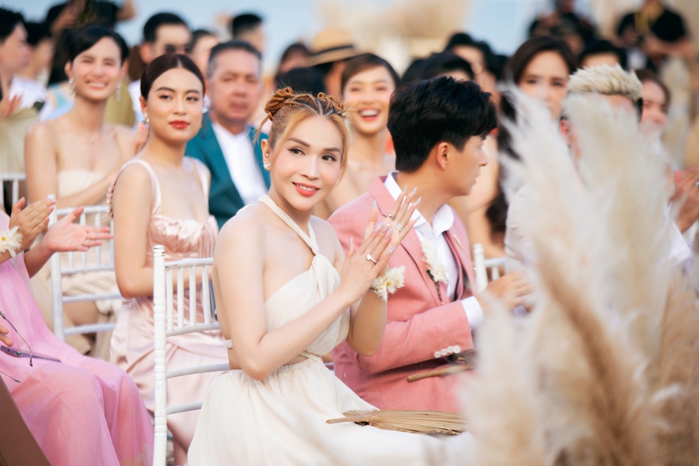 Những hình ảnh đẹp nhất ở hôn lễ có 102 của Minh Hằng và chồng doanh nhân - Ảnh 11.