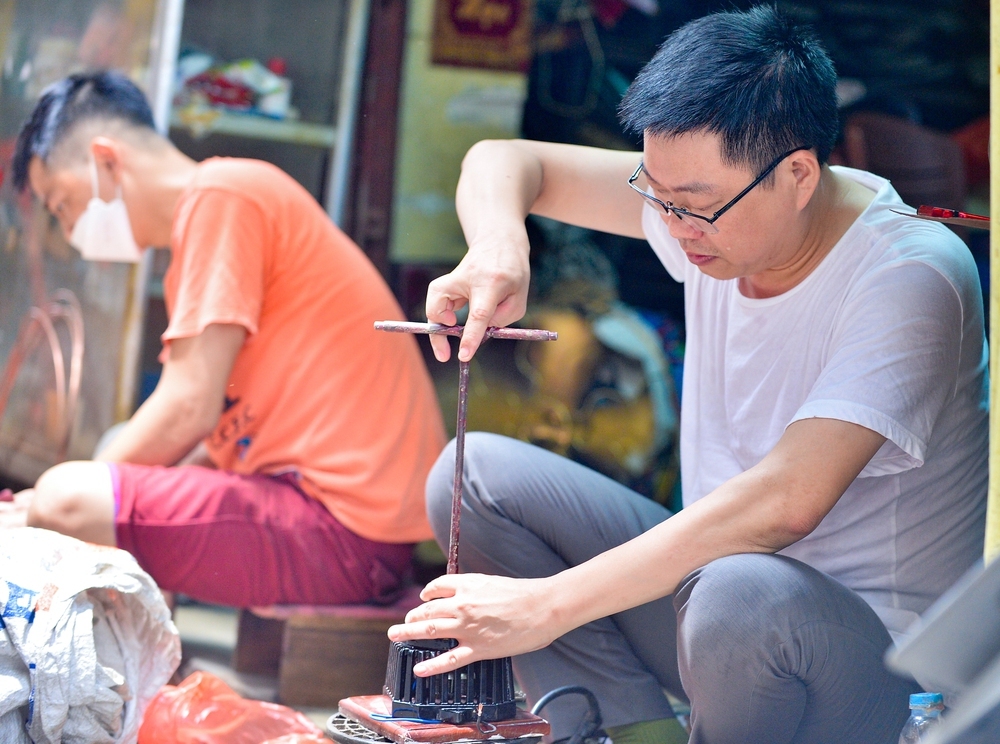  Gia đình ở phố cổ Hà Nội 2 đời khám bệnh quạt cổ: Cho thuê mặt bằng cũng được 60 triệu/ tháng nhưng quyết giữ nghề - Ảnh 8.