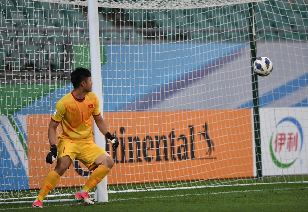 Tạo cú sốc thần tốc & ghi siêu phẩm, U23 Việt Nam vẫn rời sân đầy tiếc nuối trước Thái Lan - Ảnh 3.
