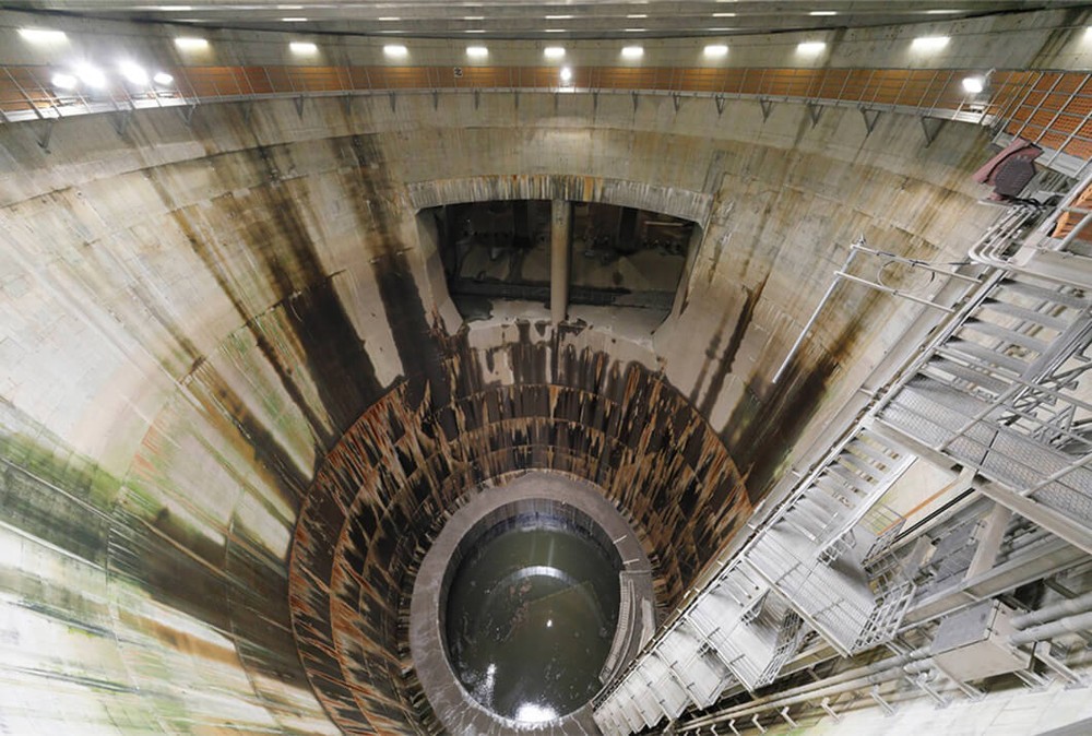 Japan's world champion anti-flood underground construction: Dubbed the 'dragon in the ground', each tank can hold 1 space shuttle - Photo 5.