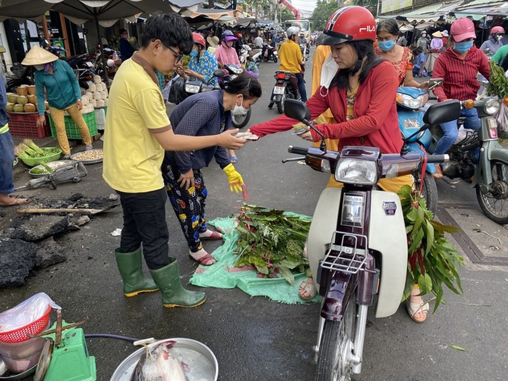 Nhộn nhịp đồ cúng Tết Đoan Ngọ - Ảnh 4.