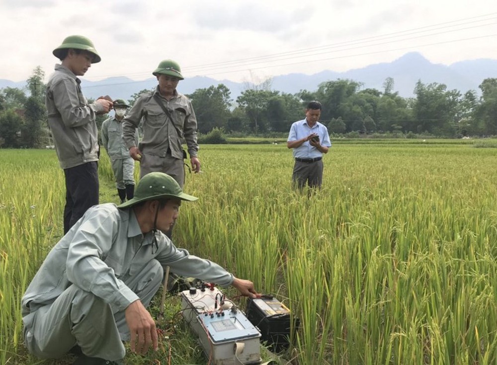 Nghệ An: Nguyên nhân ban đầu vụ xuất hiện nhiều hố tử thần, nhà nứt hàng loạt - Ảnh 1.