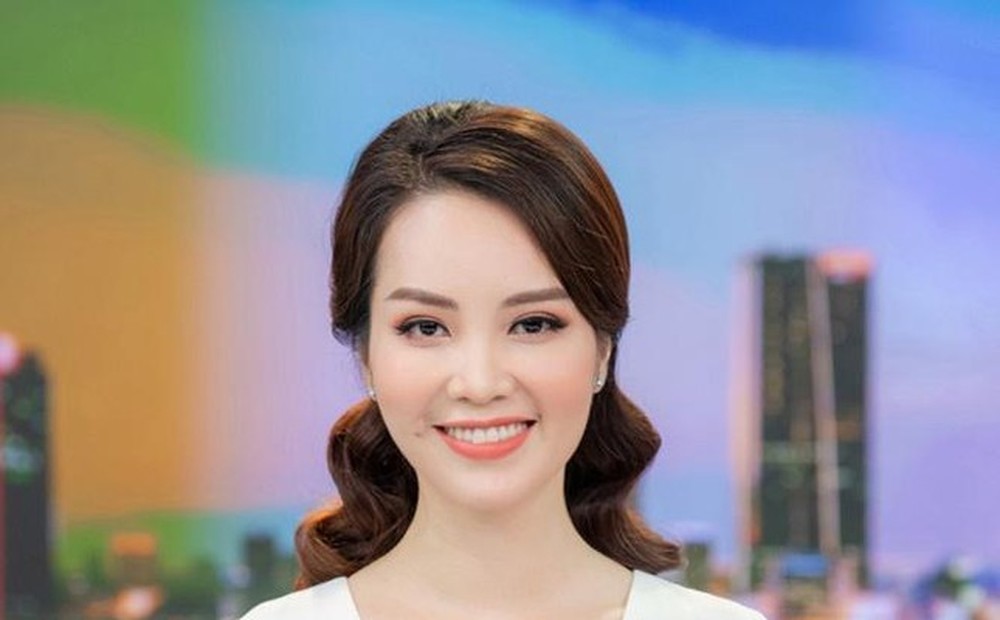 Dàn Hoa, Á hậu Việt theo đuổi nghề báo và cách xử lý khi gặp sự cố