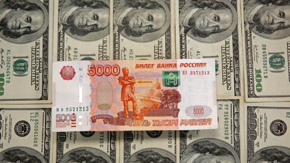 Phá kỷ lục 7 năm: Đồng rúp mạnh đến mức giới chức Nga phải kêu gọi đồng rúp yếu - Ảnh 1.