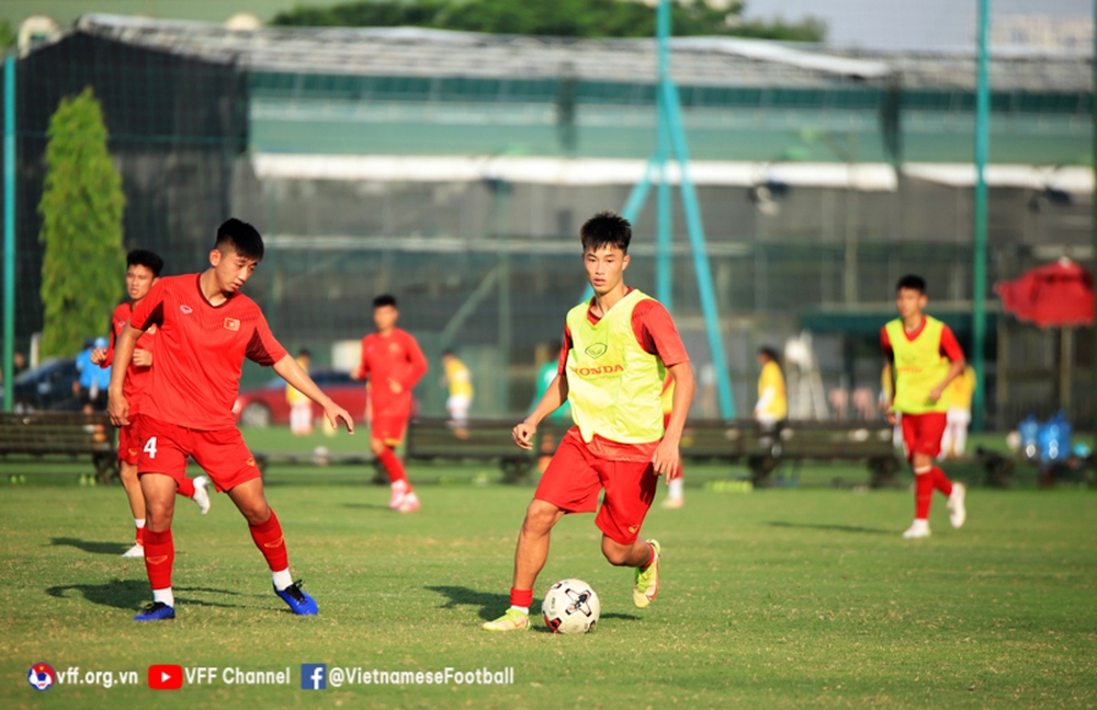 Bộ đôi Văn Khang, Văn Trường bắt nhịp nhanh với đội tuyển U19 Việt Nam - Ảnh 1.