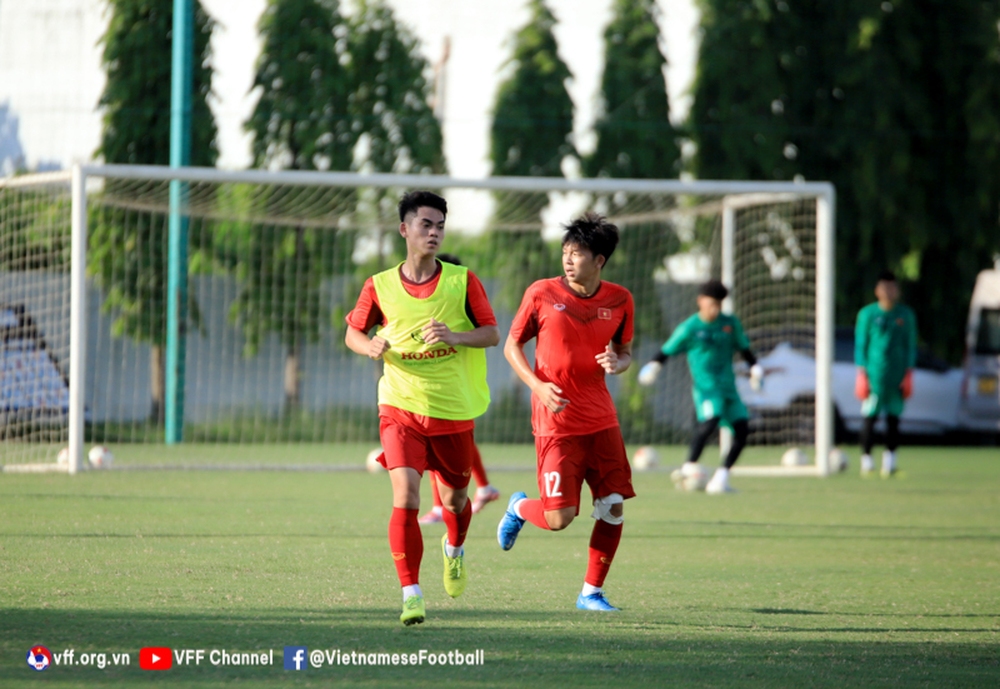 Bộ đôi Văn Khang, Văn Trường bắt nhịp nhanh với đội tuyển U19 Việt Nam - Ảnh 2.