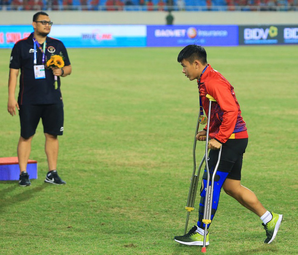 Nỗi đau của U23 Việt Nam mất 5 tiếng phẫu thuật, nghỉ dài hạn hết năm 2022 - Ảnh 3.