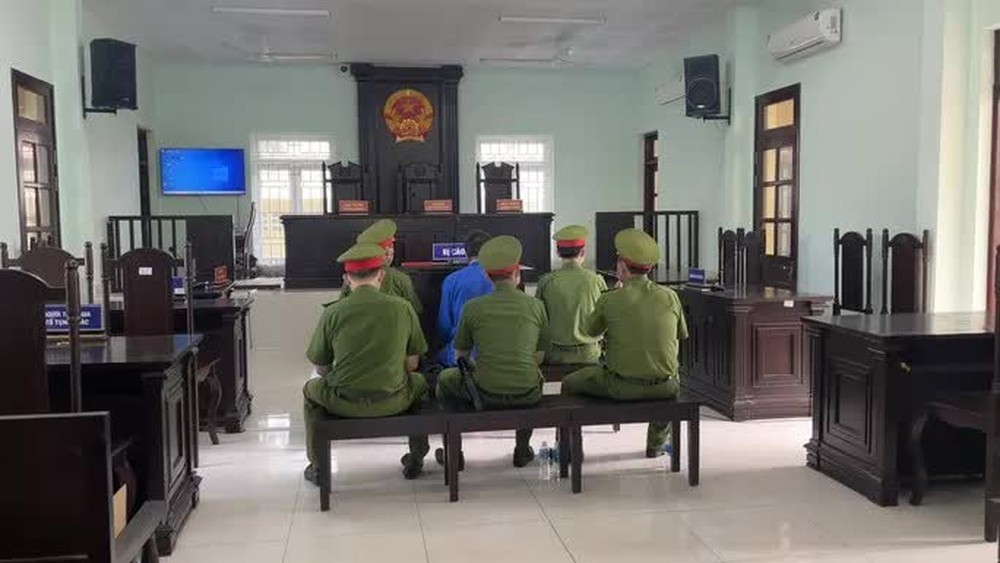 Cựu đại úy công an Lê Chí Thành lãnh 3 năm tù giam vì đăng thông tin xuyên tạc - Ảnh 2.