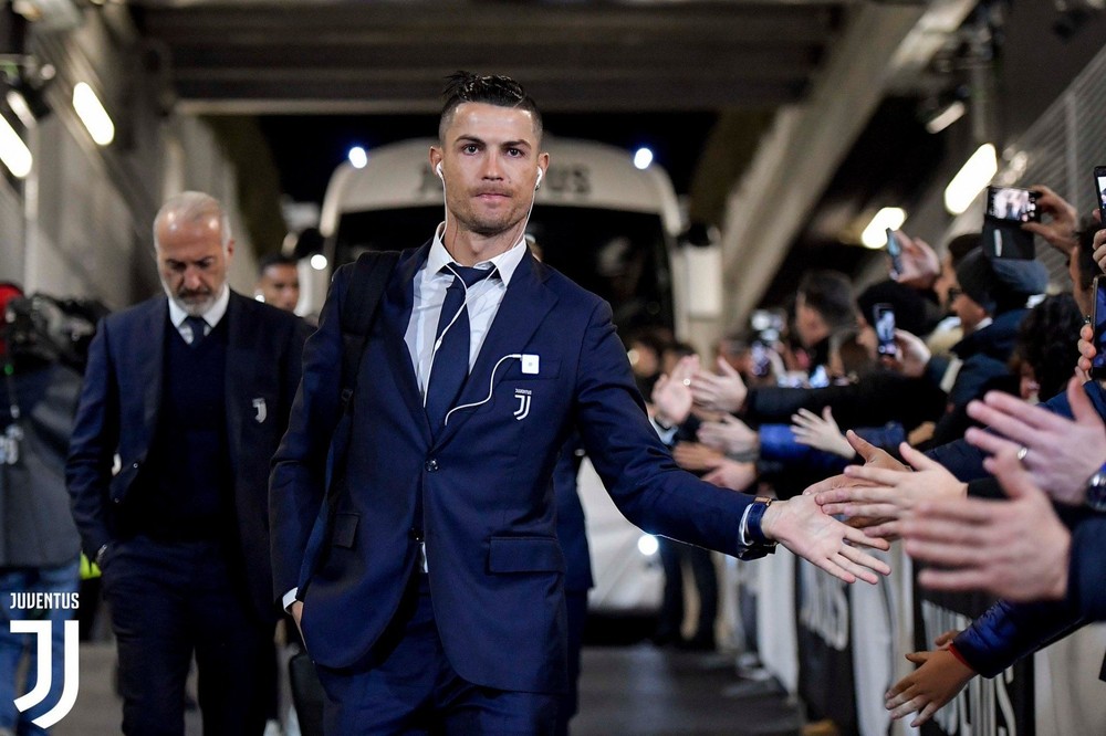 Siêu sao bóng đá Cristiano Ronaldo cùng với siêu tân binh Ten Hag đánh dấu một bước đột phá mới của bóng đá châu Âu. Hãy xem họ sẽ đem lại gì cho đội bóng trong tương lai.