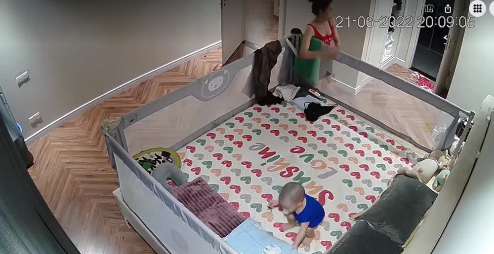 Xem clip em bé được rèn tự ngủ ngon lành trong 2 phút, các bà mẹ chia hai phe tranh luận - Ảnh 3.
