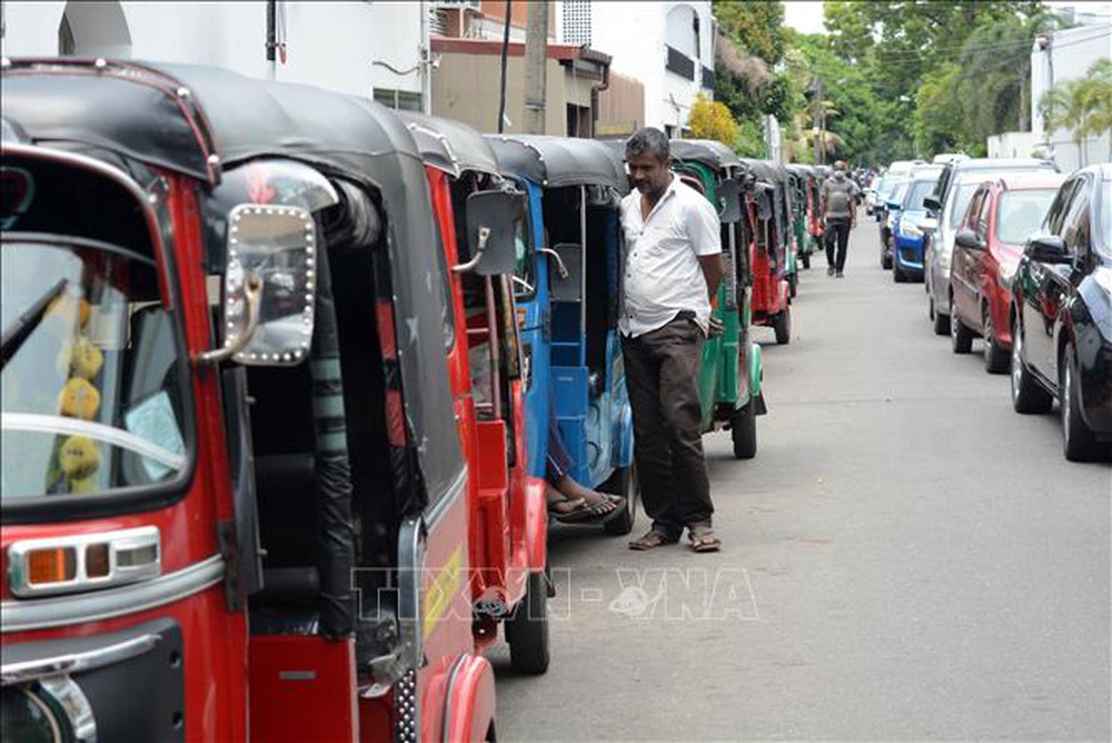  Thủ tướng Sri Lanka thừa nhận nền kinh tế đã sụp đổ hoàn toàn  - Ảnh 1.