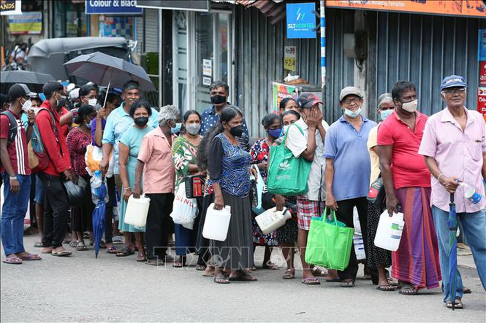  Thủ tướng Sri Lanka thừa nhận nền kinh tế đã sụp đổ hoàn toàn  - Ảnh 2.
