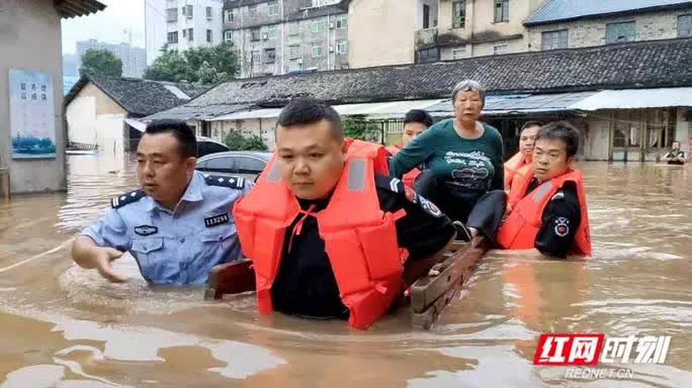  99 con sông đang báo động lũ, miền Nam Trung Quốc nín thở  - Ảnh 3.