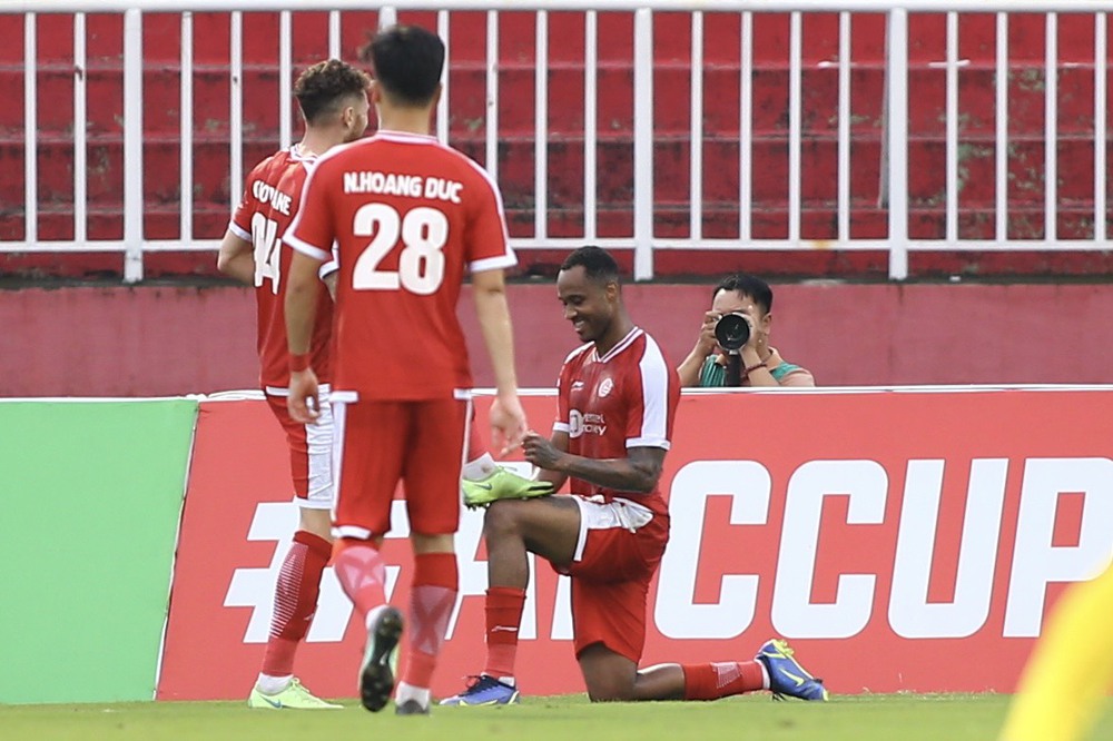 TRỰC TIẾP Viettel 3-1 Young Elephants: Đại gia Việt Nam trừng phạt CLB Lào - Ảnh 2.