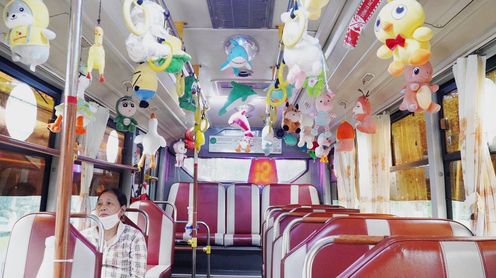Xe buýt treo hơn 100 con gấu bông đáng yêu nhất Sài Gòn: Chủ nhân là là cao thủ gắp thú - Ảnh 3.