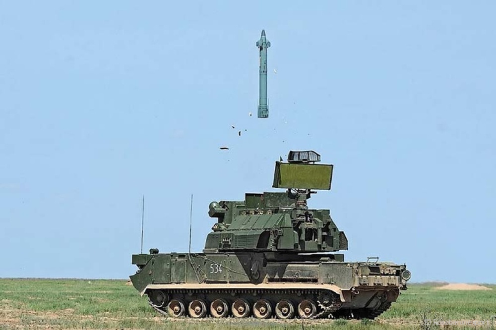 Tên lửa Tor-M2 bách phát bách trúng, căn cứ Nga trụ vững trước bầy UAV ồ ạt tấn công - Ảnh 4.