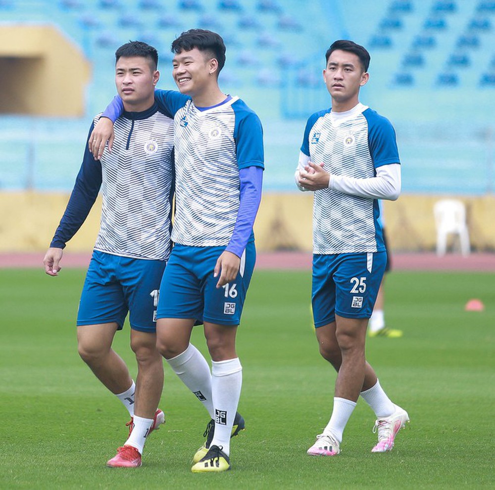HLV Chun Jae-ho muốn CLB Hà Nội bằng mọi giá giữ chân hậu vệ Thành Chung - Ảnh 1.