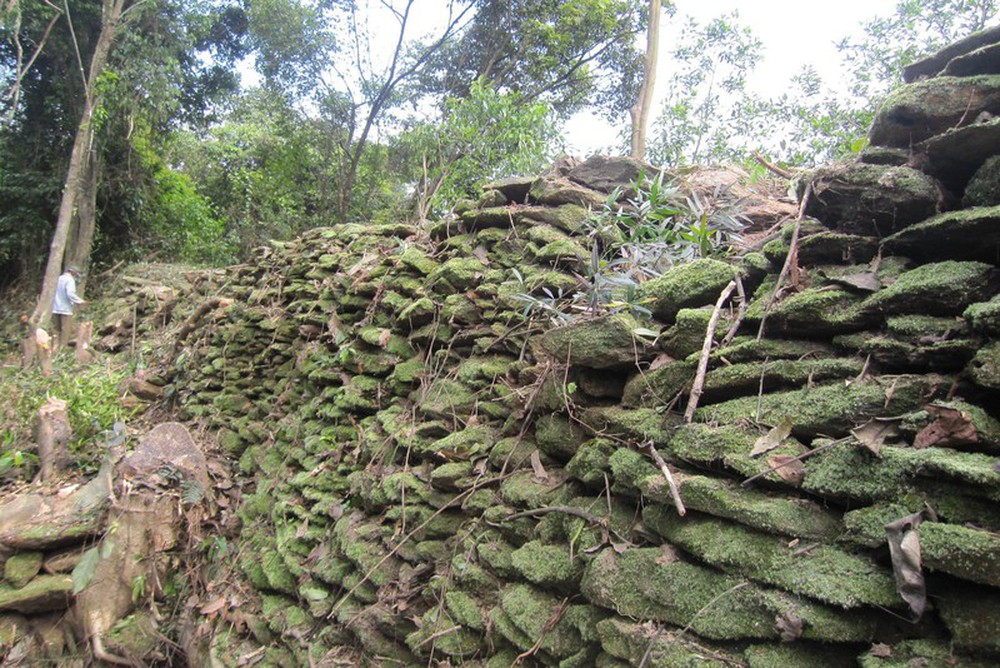 Bí ẩn về lũy đá cổ độc nhất vô nhị ở Việt Nam - Ảnh 1.