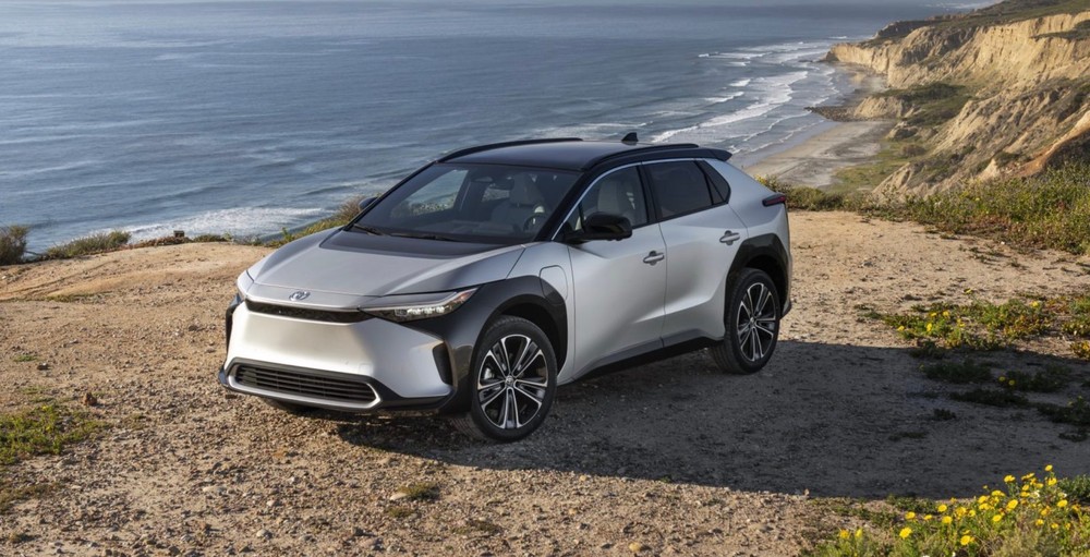 Xe điện đầu tay vừa bán ra 2 tháng, Toyota vội nhắn người mua: Đừng dùng chiếc xe đó - Ảnh 1.