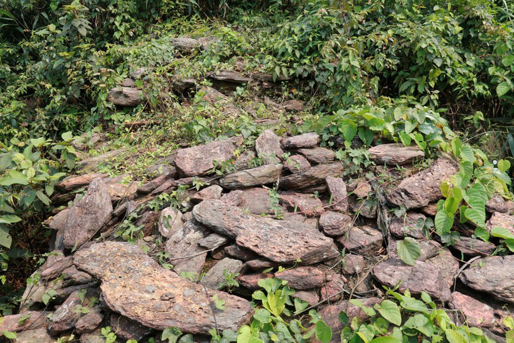Bí ẩn về lũy đá cổ độc nhất vô nhị ở Việt Nam - Ảnh 13.