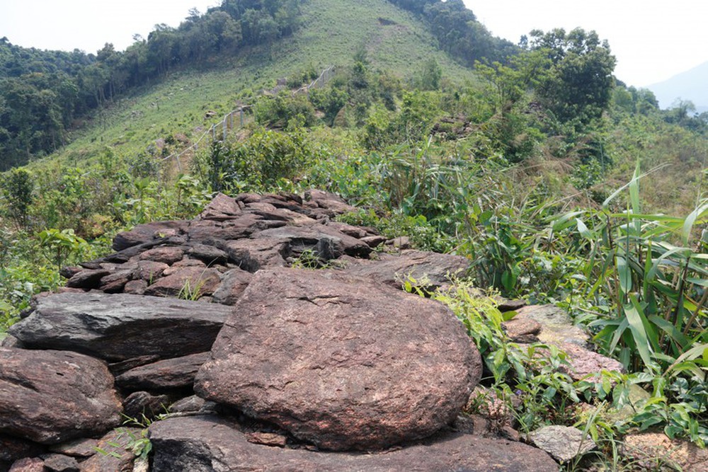 Bí ẩn về lũy đá cổ độc nhất vô nhị ở Việt Nam - Ảnh 5.