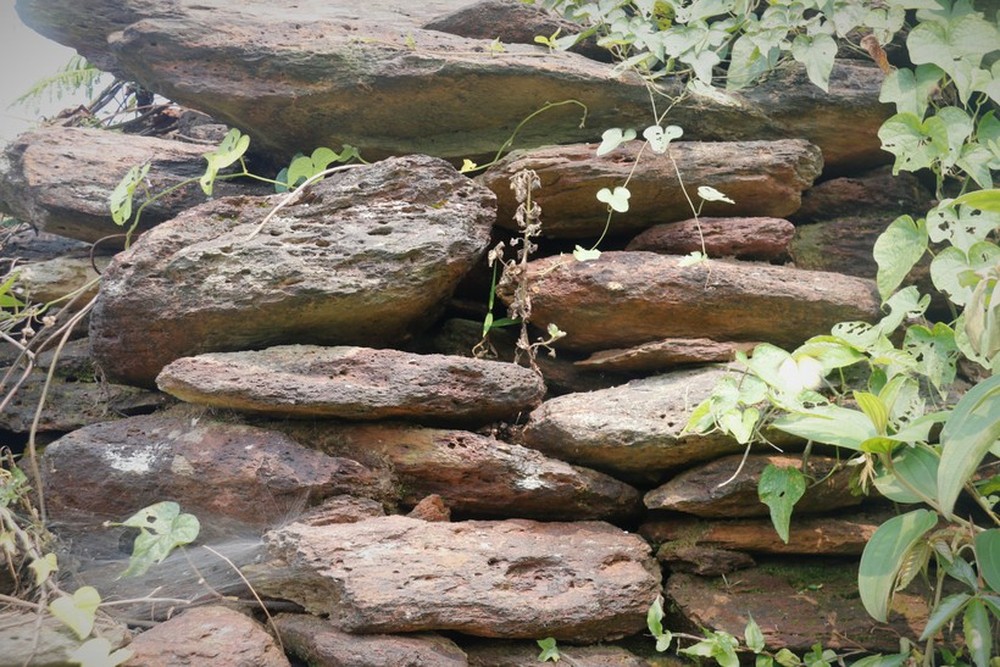 Bí ẩn về lũy đá cổ độc nhất vô nhị ở Việt Nam - Ảnh 7.