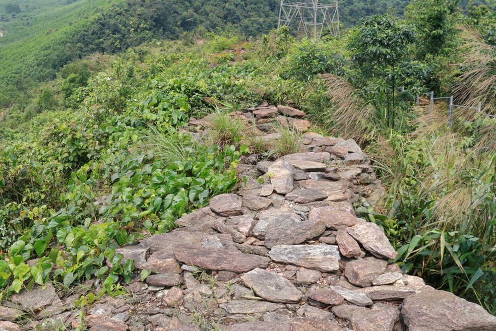 Bí ẩn về lũy đá cổ độc nhất vô nhị ở Việt Nam - Ảnh 9.