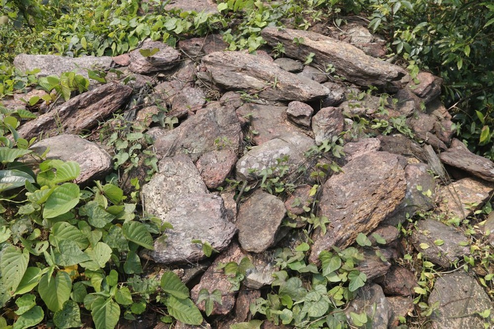 Bí ẩn về lũy đá cổ độc nhất vô nhị ở Việt Nam - Ảnh 11.