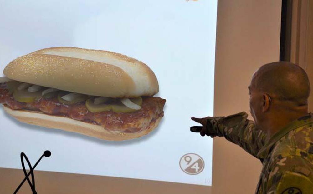 Tin được không: Hóa ra món bánh mì nổi tiếng của McDonald's là do quân đội nghĩ ra?