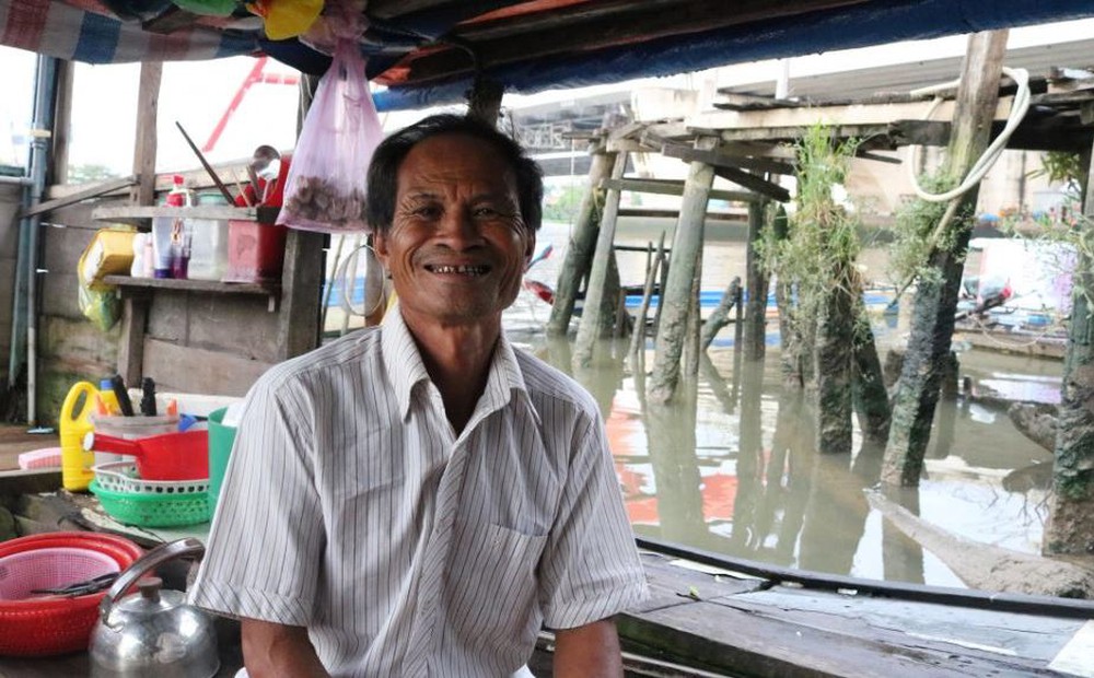 “Tỷ phú ghe ôm” 40 năm cứu người, vớt xác trôi sông: Nhỡ không cứu được người ta, tức lắm! “Tỷ phú ghe ôm” 40 năm cứu người, vớt xác trôi sông: Nhỡ không cứu được người ta, tức lắm!