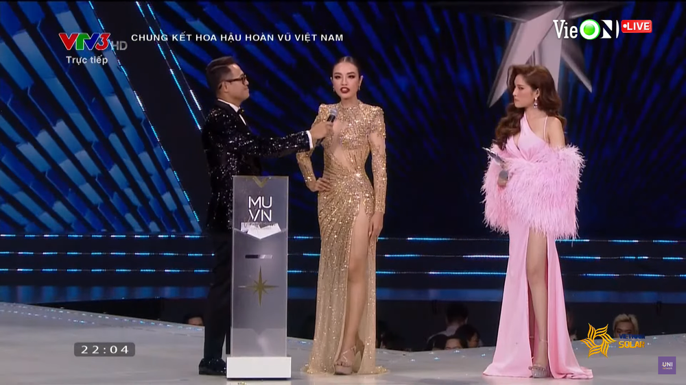 Hoa hậu Hoàn vũ Việt Nam 2022 thi ứng xử: Người run rẩy, lúng túng, người tự tin, bản lĩnh - Ảnh 4.
