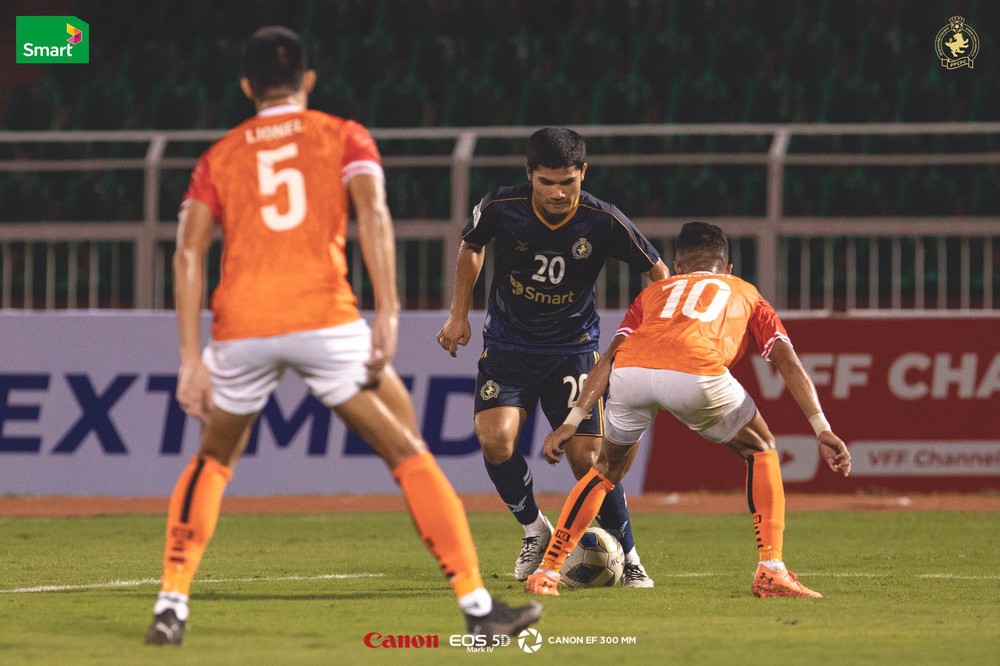 TRỰC TIẾP Viettel FC vs Phnom Penh Crown: CLB Campuchia tạo cú sốc cho đại gia Việt Nam? - Ảnh 1.