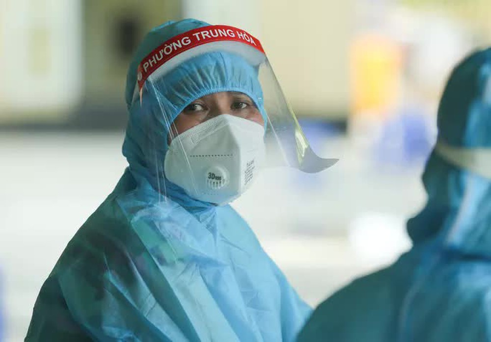 Ít nhất 857 nhân viên y tế, bác sĩ Hà Nội xin nghỉ việc và xin chuyển công tác - Ảnh 1.