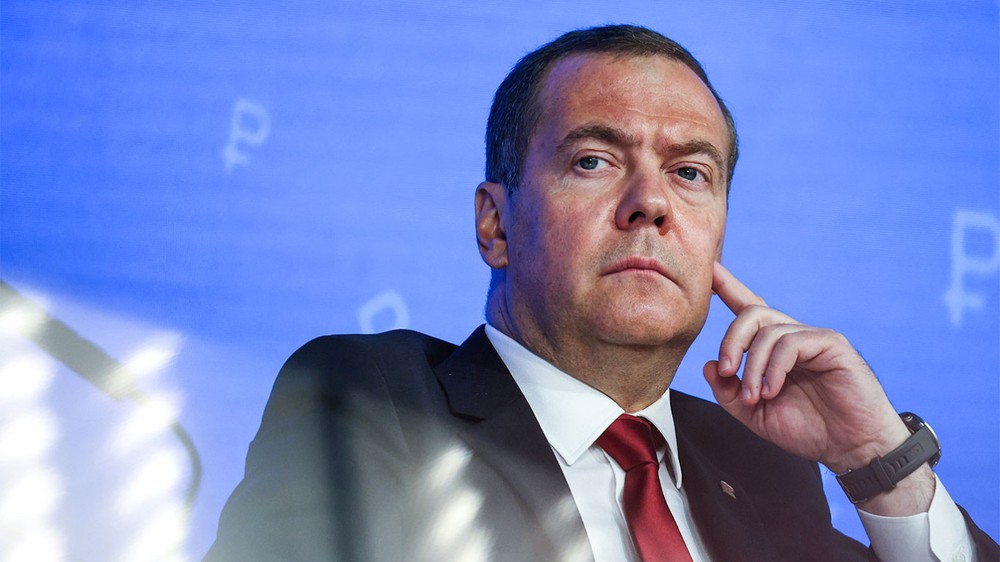 Ông Medvedev cảnh báo gắt phương Tây - EU: Kinh tế Nga đang suy thoái từ từ và chắc chắn - Ảnh 1.