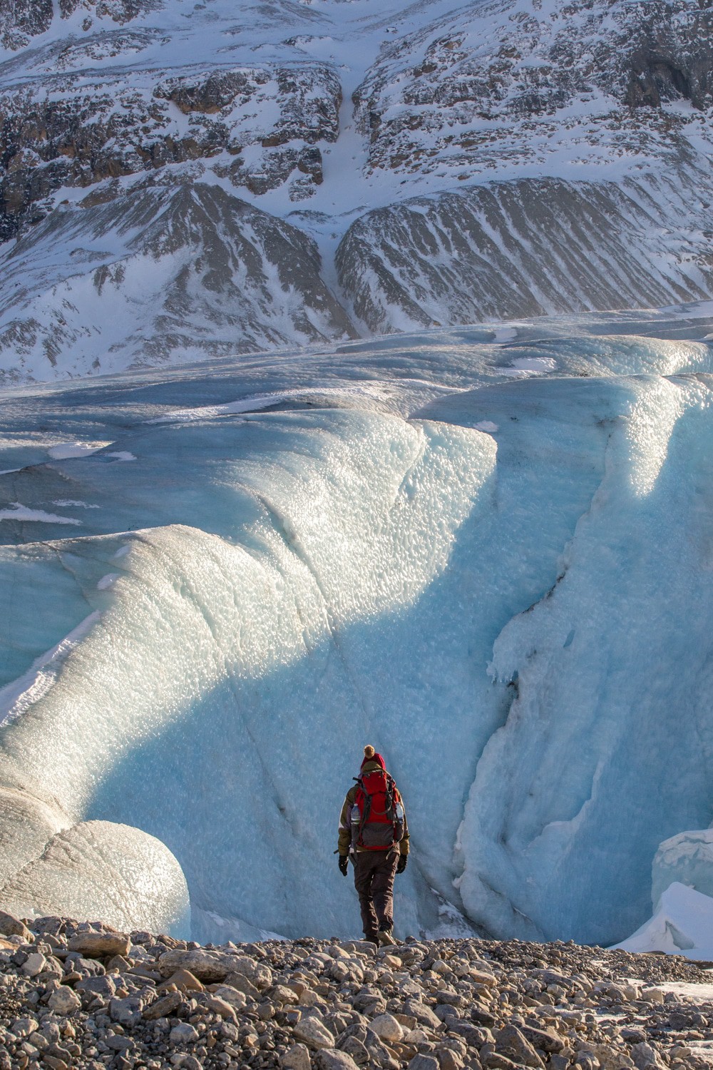 Nhiếp ảnh gia bất chấp gian khổ thám hiểm hệ thống hang động băng giá kỳ vĩ, vẻ đẹp trước mắt choáng ngợp đến khó tin - Ảnh 14.
