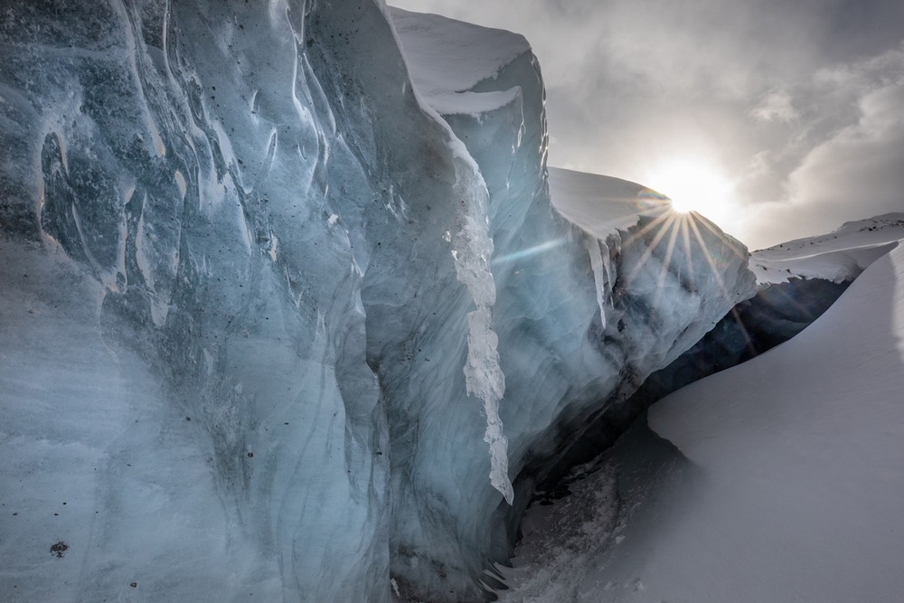 Nhiếp ảnh gia bất chấp gian khổ thám hiểm hệ thống hang động băng giá kỳ vĩ, vẻ đẹp trước mắt choáng ngợp đến khó tin - Ảnh 17.