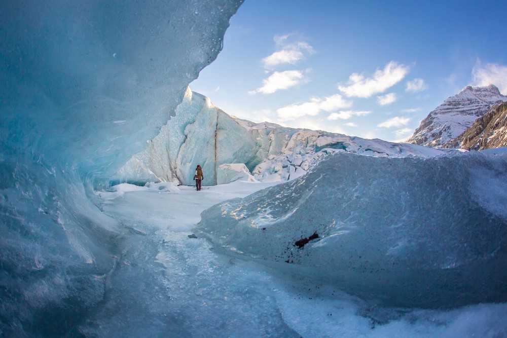 Nhiếp ảnh gia bất chấp gian khổ thám hiểm hệ thống hang động băng giá kỳ vĩ, vẻ đẹp trước mắt choáng ngợp đến khó tin - Ảnh 5.
