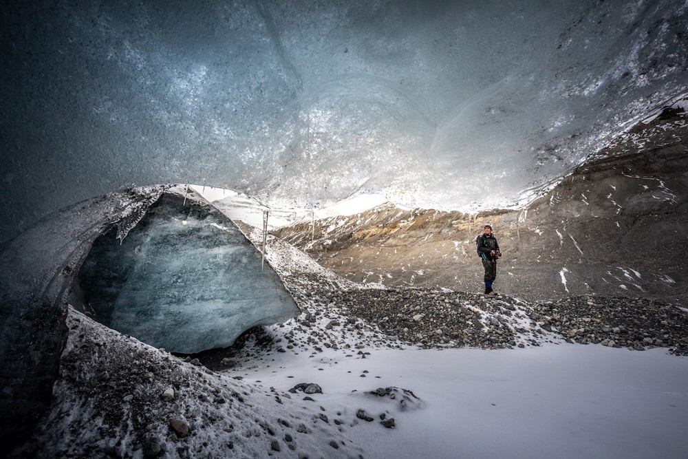 Nhiếp ảnh gia bất chấp gian khổ thám hiểm hệ thống hang động băng giá kỳ vĩ, vẻ đẹp trước mắt choáng ngợp đến khó tin - Ảnh 8.