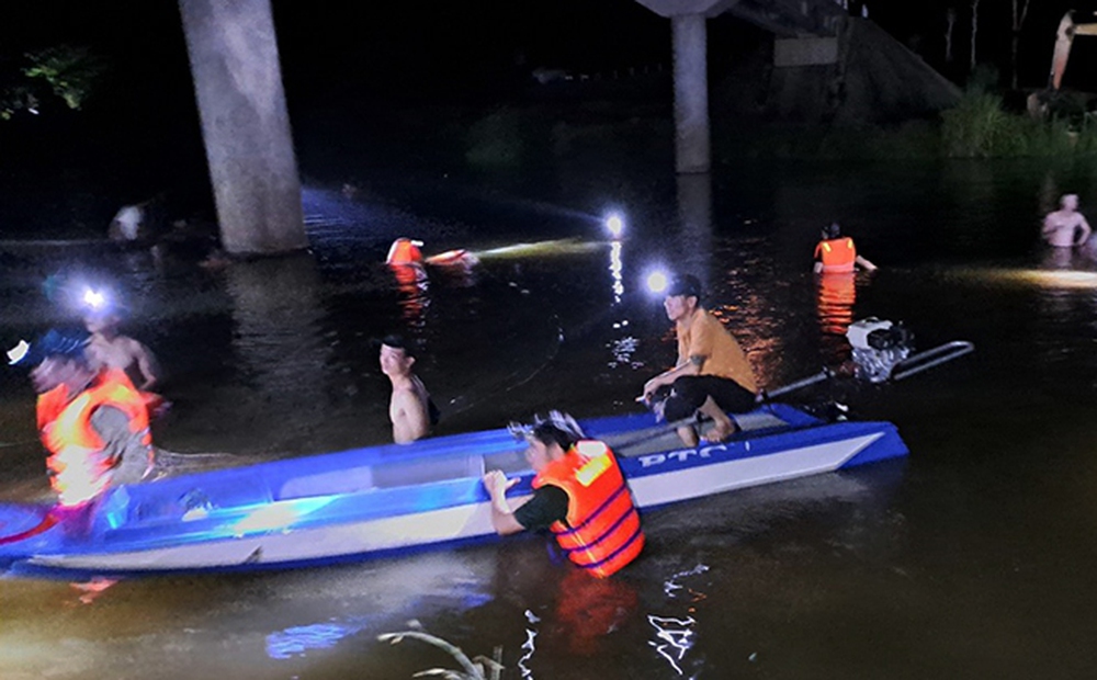 Tìm thấy thi thể 3 học sinh lớp 8 đuối nước ở sông Dinh