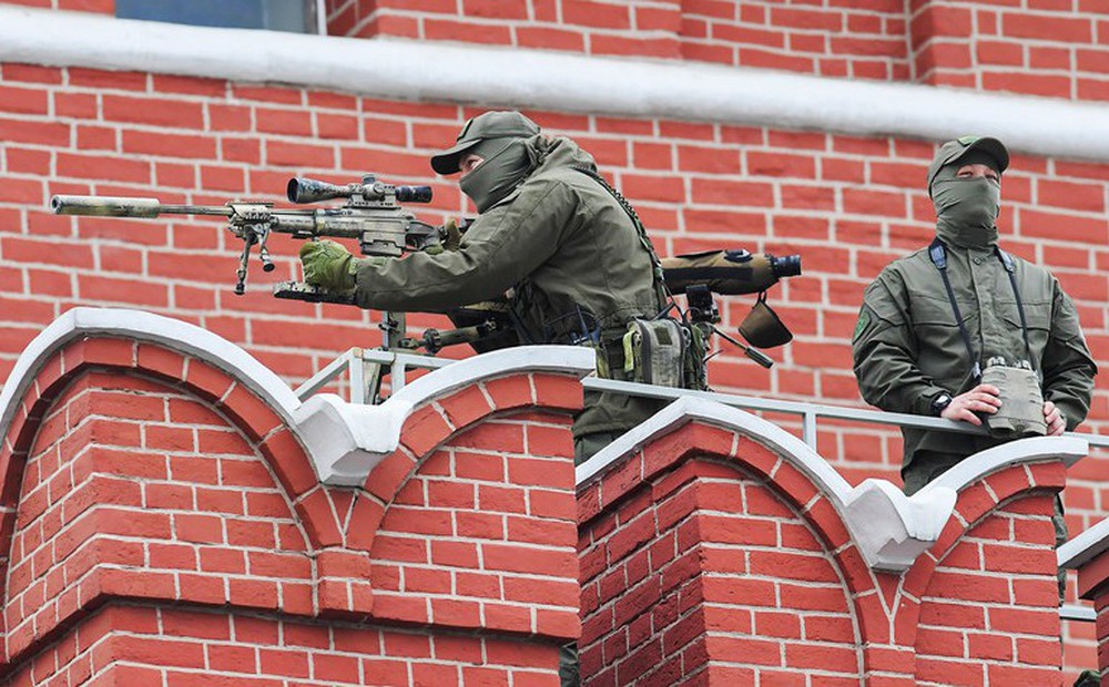Bảo vệ an toàn cho Tổng thống Putin trước đám đông: Đây là 2 khẩu súng bắn tỉa chưa 1 lần sai sót!
