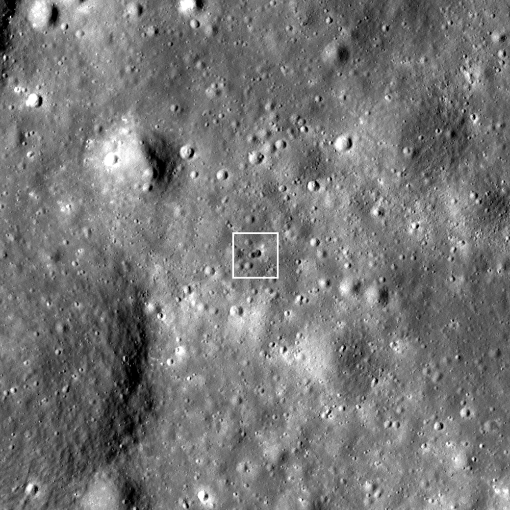 Tên lửa bí ẩn đâm vào Mặt Trăng, tạo ra hố rộng 18m - Ảnh 1.
