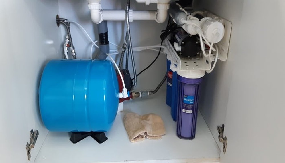 Anh thợ tới vệ sinh máy lọc nước, mở lõi ra kiểm tra mới thấy thực trạng phát hoảng - Ảnh 3.