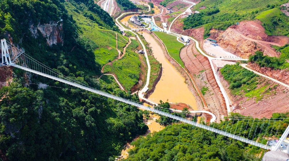 Ảnh, clip: Cận cảnh cây cầu kính đi bộ dài nhất thế giới tại Việt Nam - Ảnh 14.