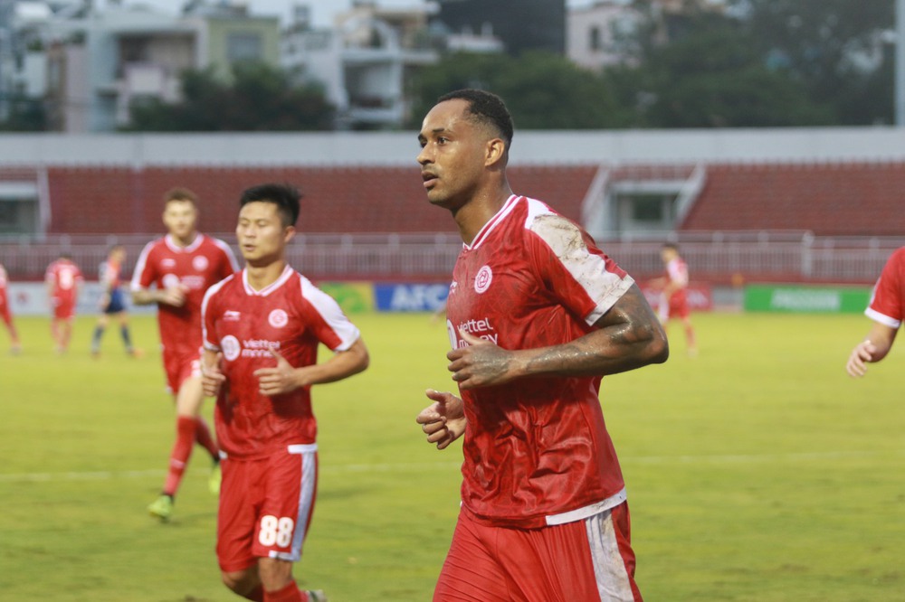 TRỰC TIẾP Viettel FC 2-2 Hougang United: Hiệp một điên rồ với 4 quả penalty - Ảnh 1.